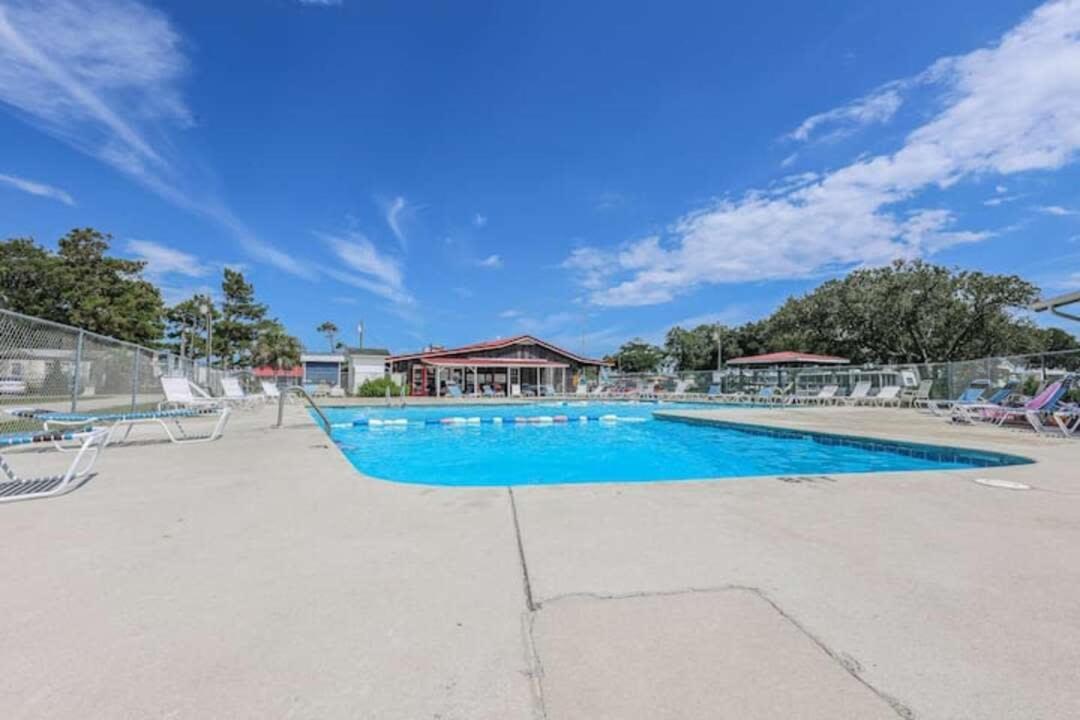 Surf City 2Br Park Home With Waterfront View And Parking Eksteriør billede