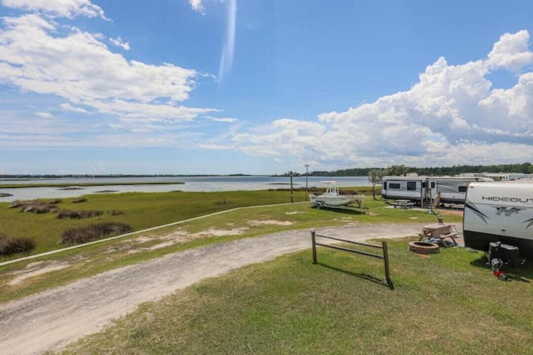 Surf City 2Br Park Home With Waterfront View And Parking Eksteriør billede