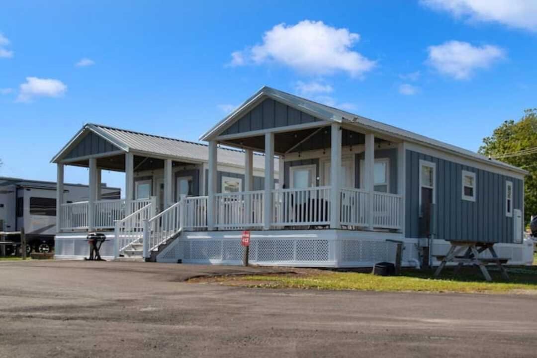 Surf City 2Br Park Home With Waterfront View And Parking Eksteriør billede