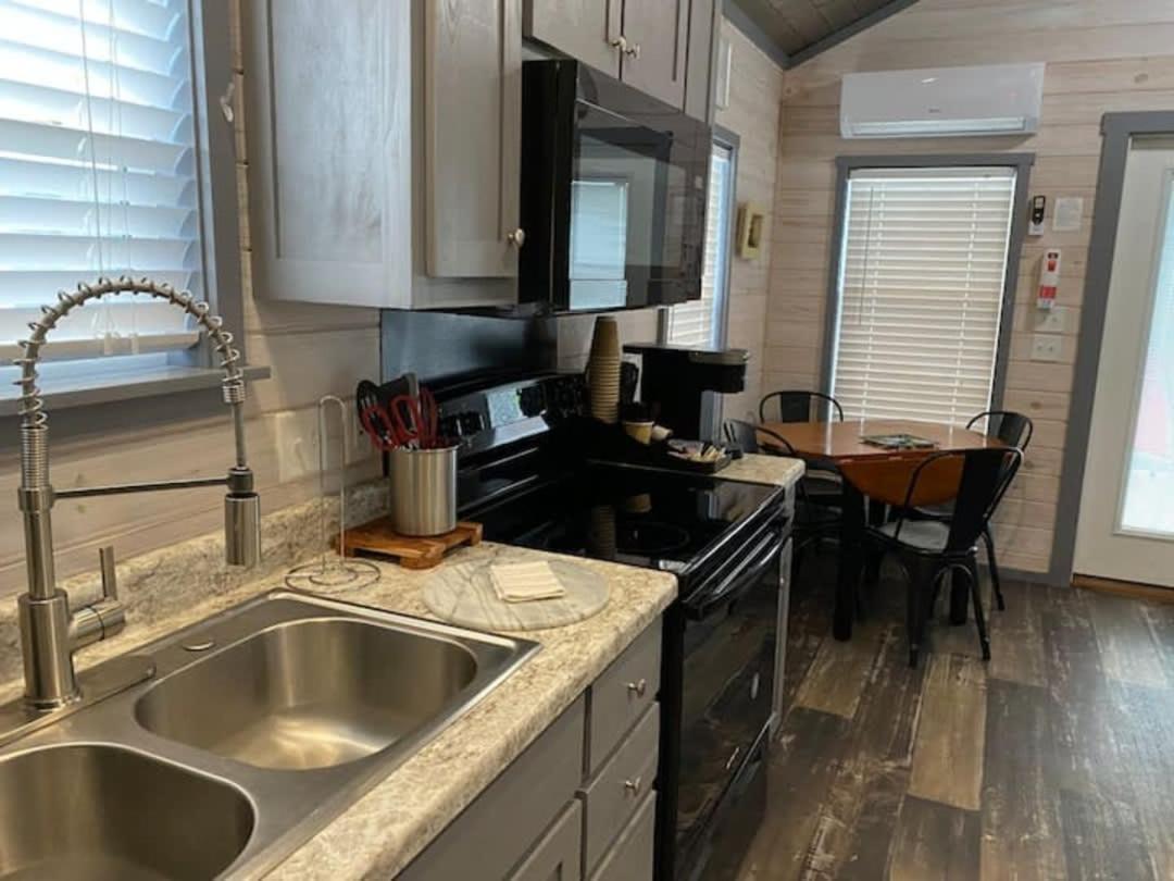 Surf City 2Br Park Home With Waterfront View And Parking Eksteriør billede