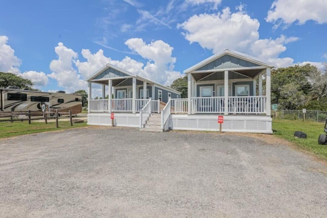Surf City 2Br Park Home With Waterfront View And Parking Eksteriør billede